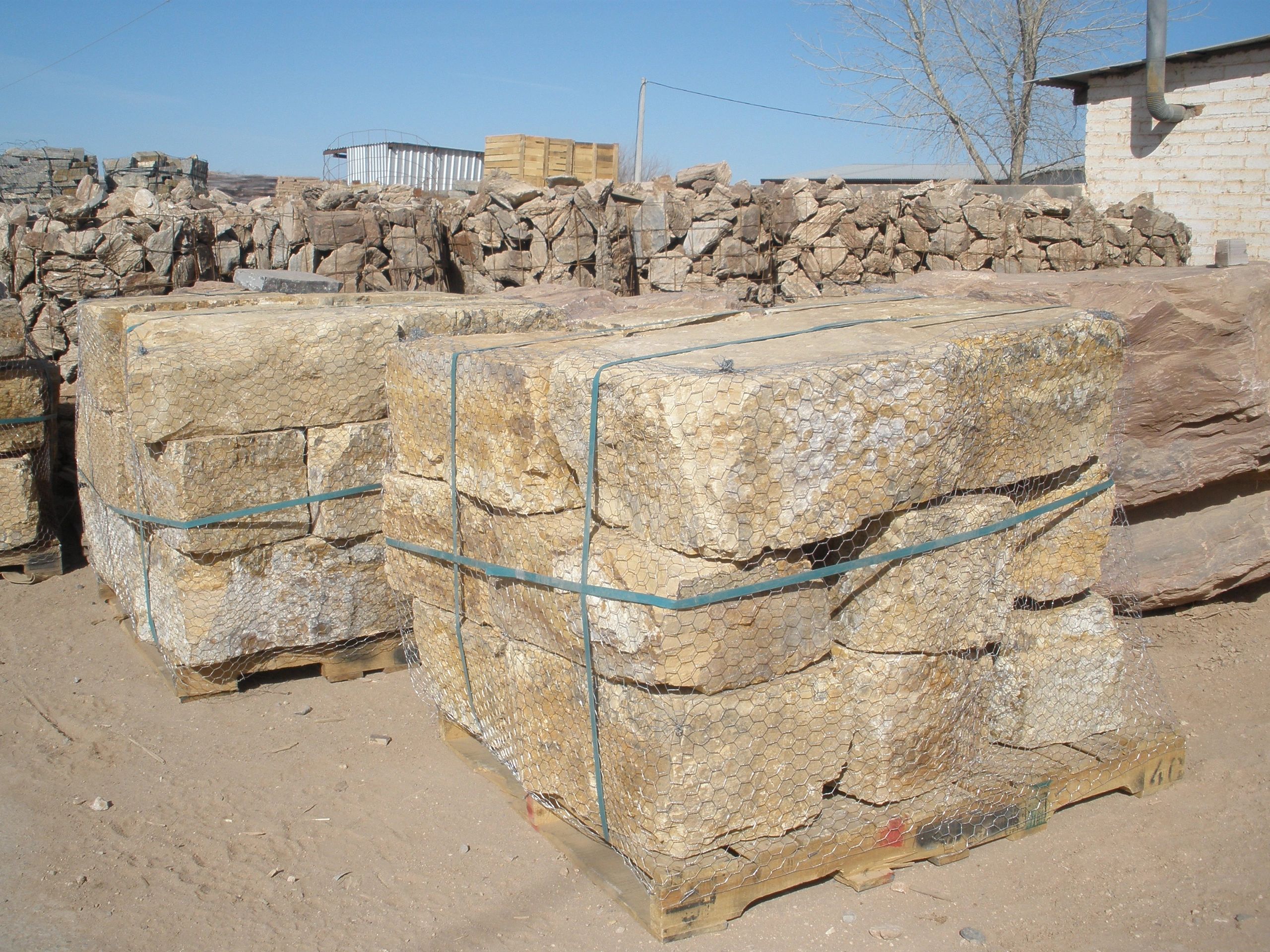 Sonoran Gold medium sized blocky boulders